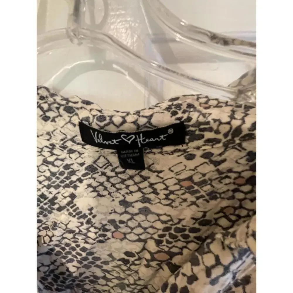 Velvet Heart Lush Women's Snake Print‎ Long Sleeve Blouse